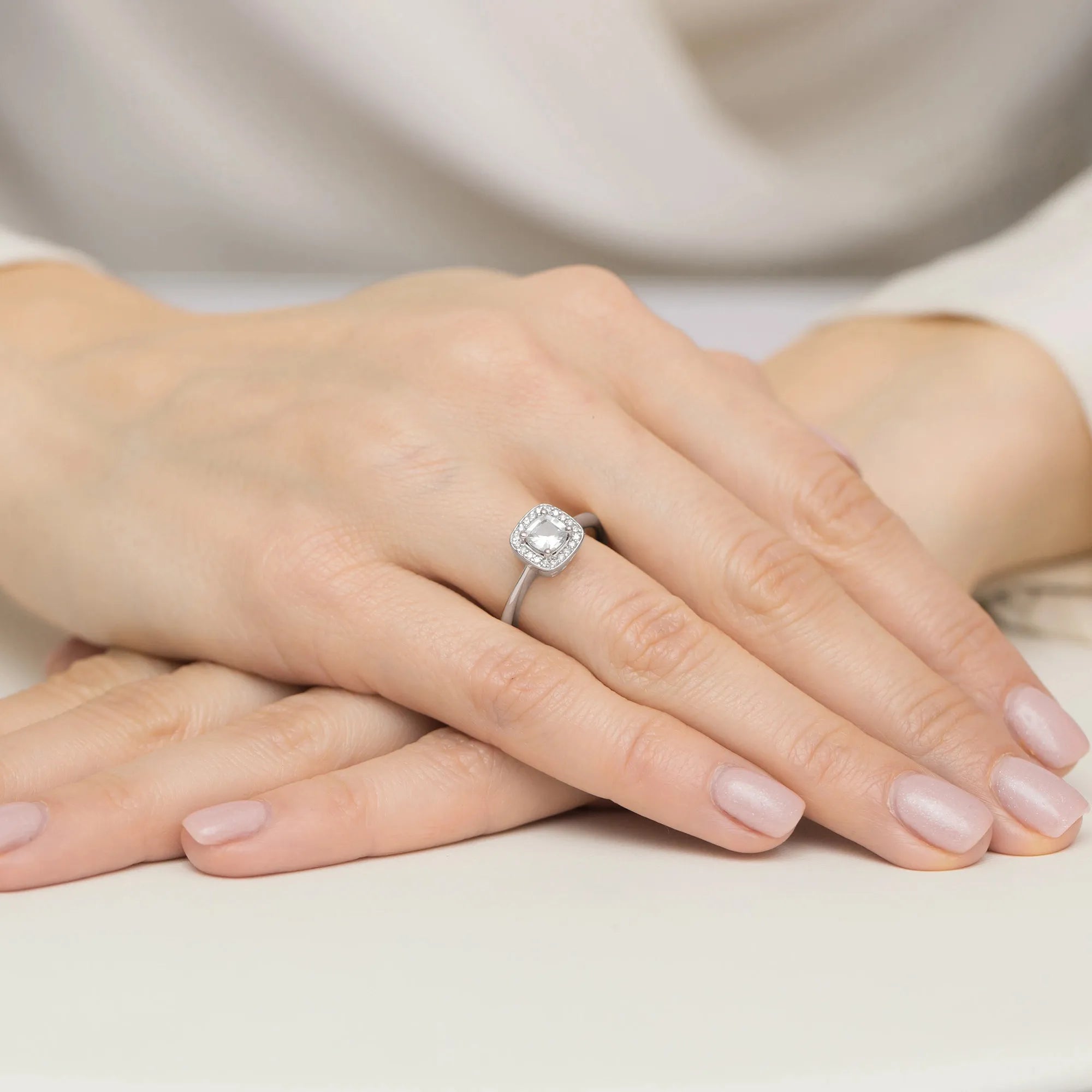 gold-ring-with-0-70ct-white-sapphire-and-0-10ct-diamonds-w0514-saw-01