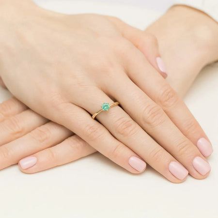 gold-ring-with-0-50ct-emerald-w0563-emg-01