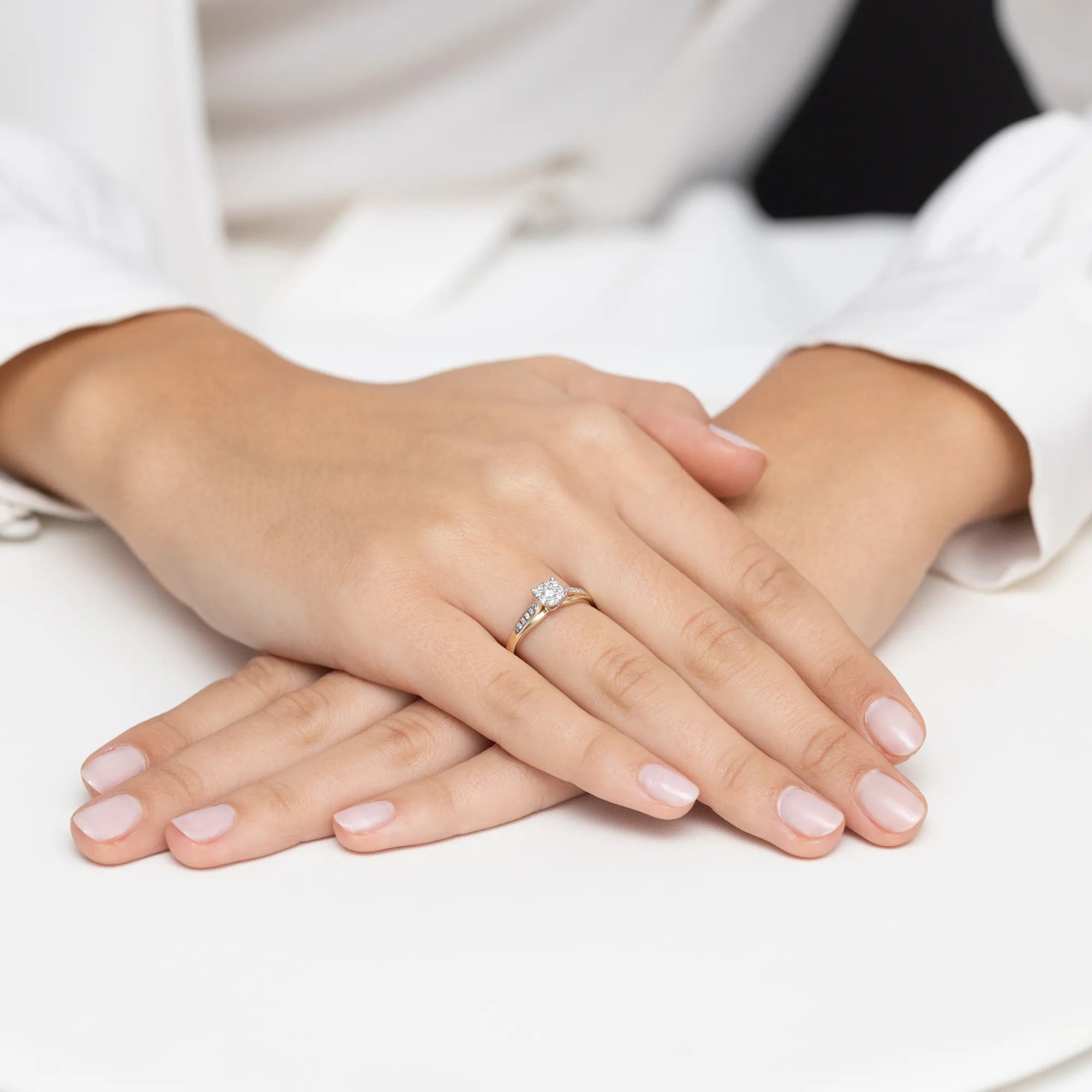 gold-ring-with-0-08ct-diamond-and-0-118ct-sideline-diamonds-w0564-diw-01