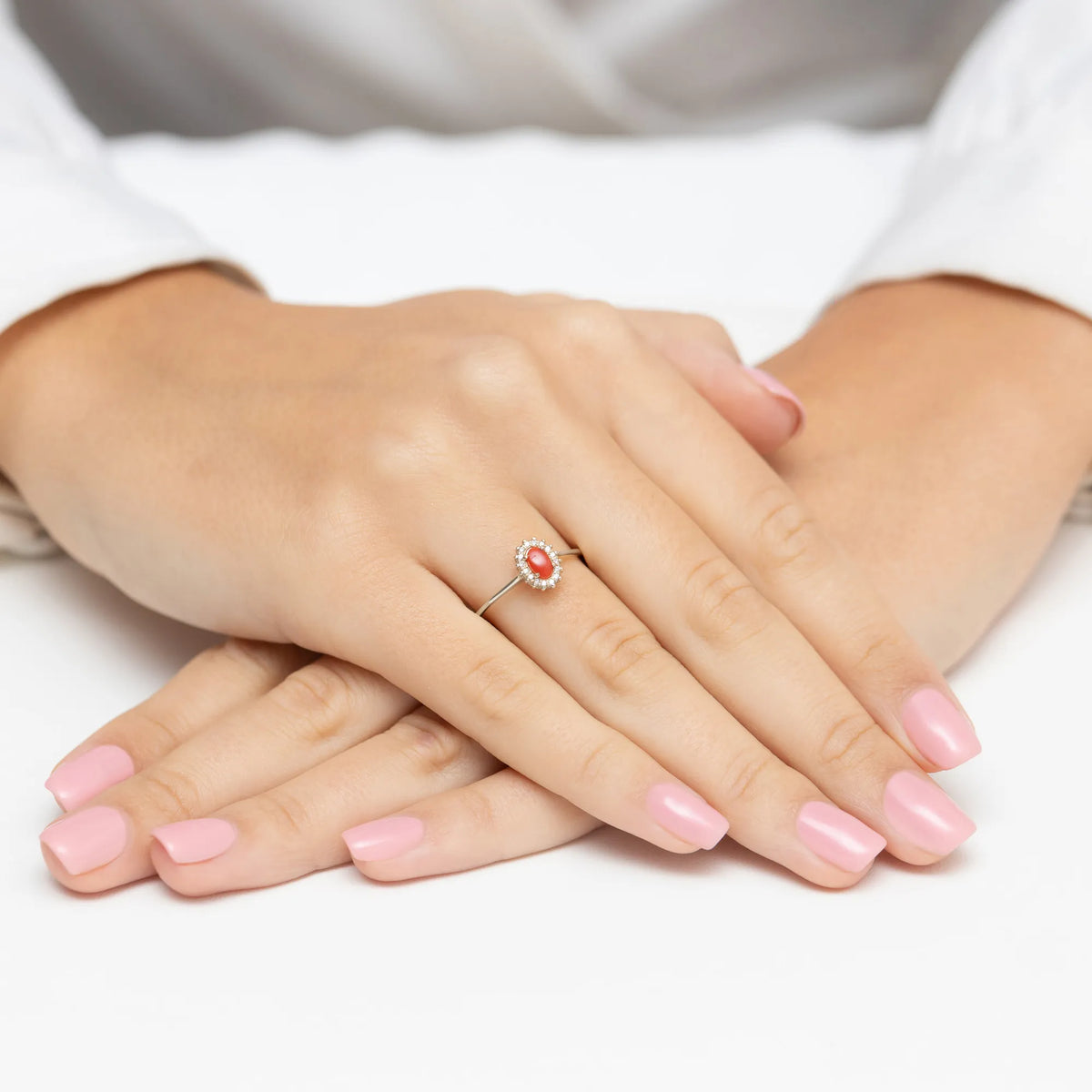 zlatý prsten s 0,20ct korálem a 0,08ct postranními diamanty w0569-cor-01