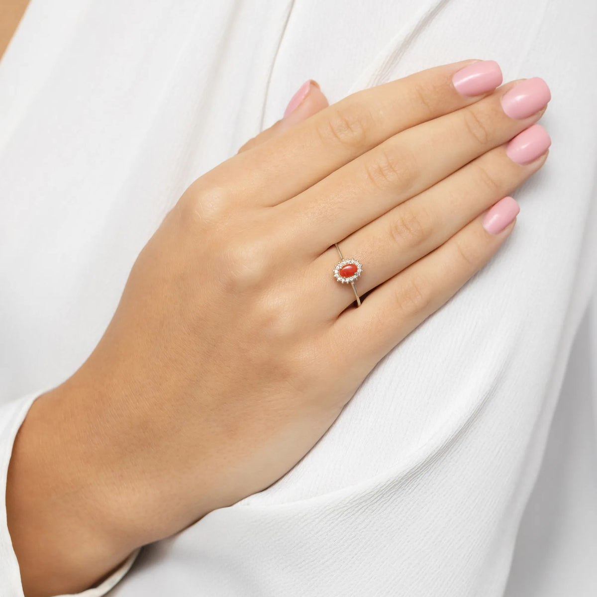 zlatý prsten s 0,20ct korálem a 0,08ct postranními diamanty w0569-cor-01