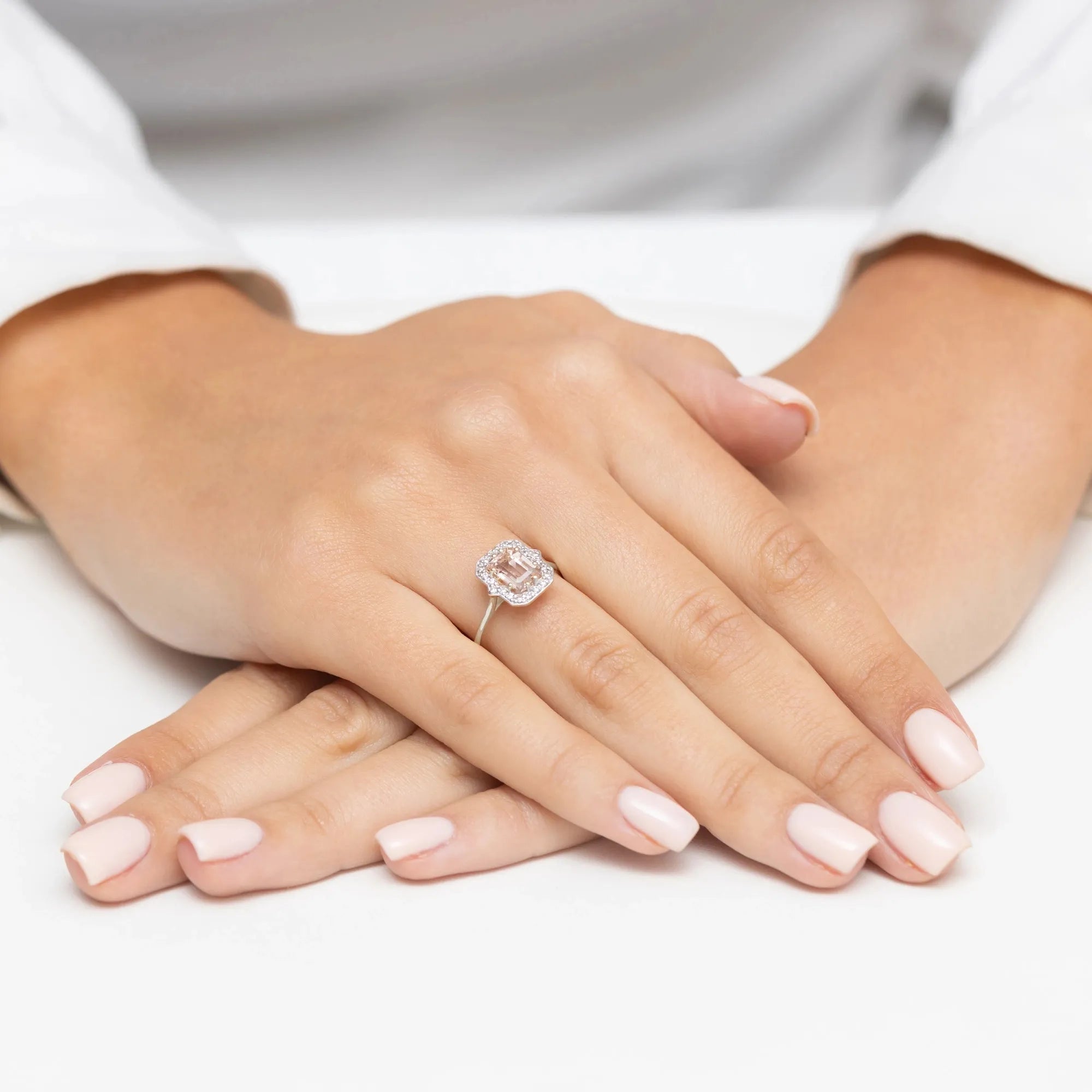 gold-ring-with-1-00ct-morganite-and-0-172ct-diamonds-w0576-mop-01