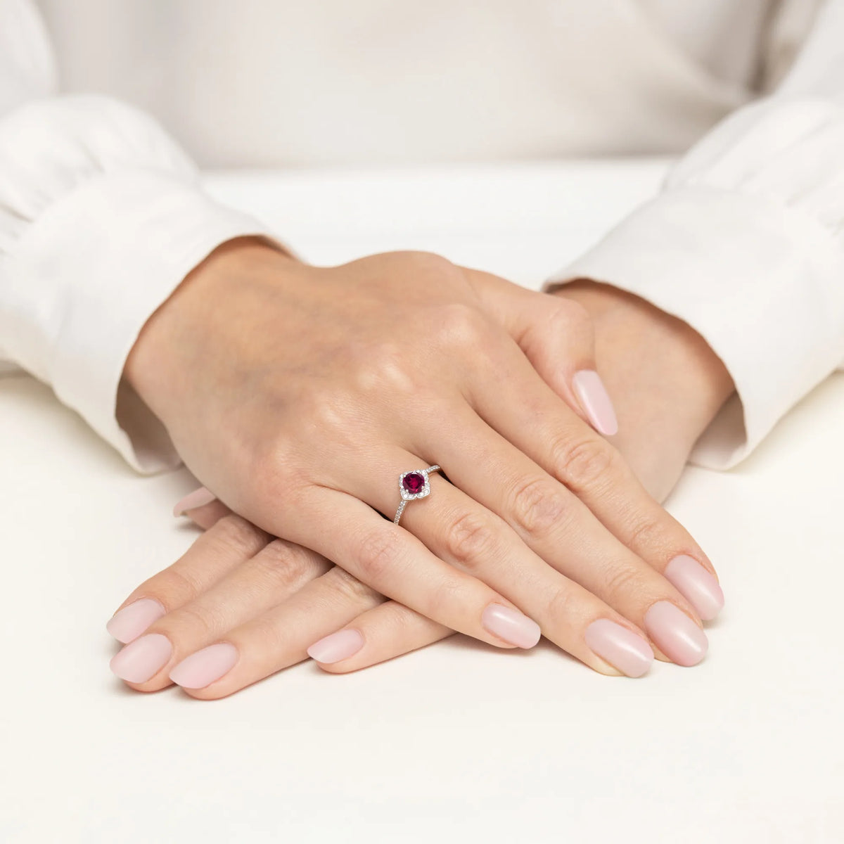 zlatý prsten květina s 0,60 ct rodolitem a diamanty w0603-rhr-01