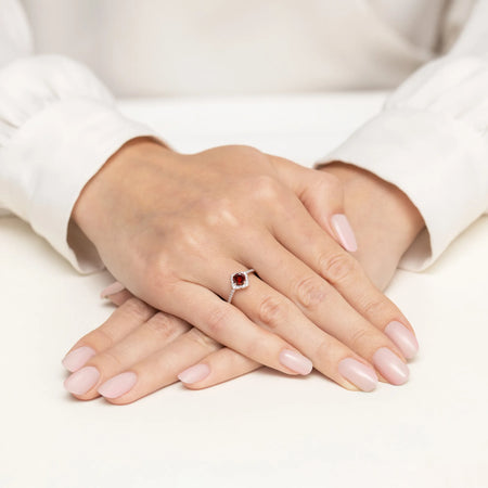 gold-ring-flower-with-0-60ct-garnet-and-diamonds-w0603-gar-01
