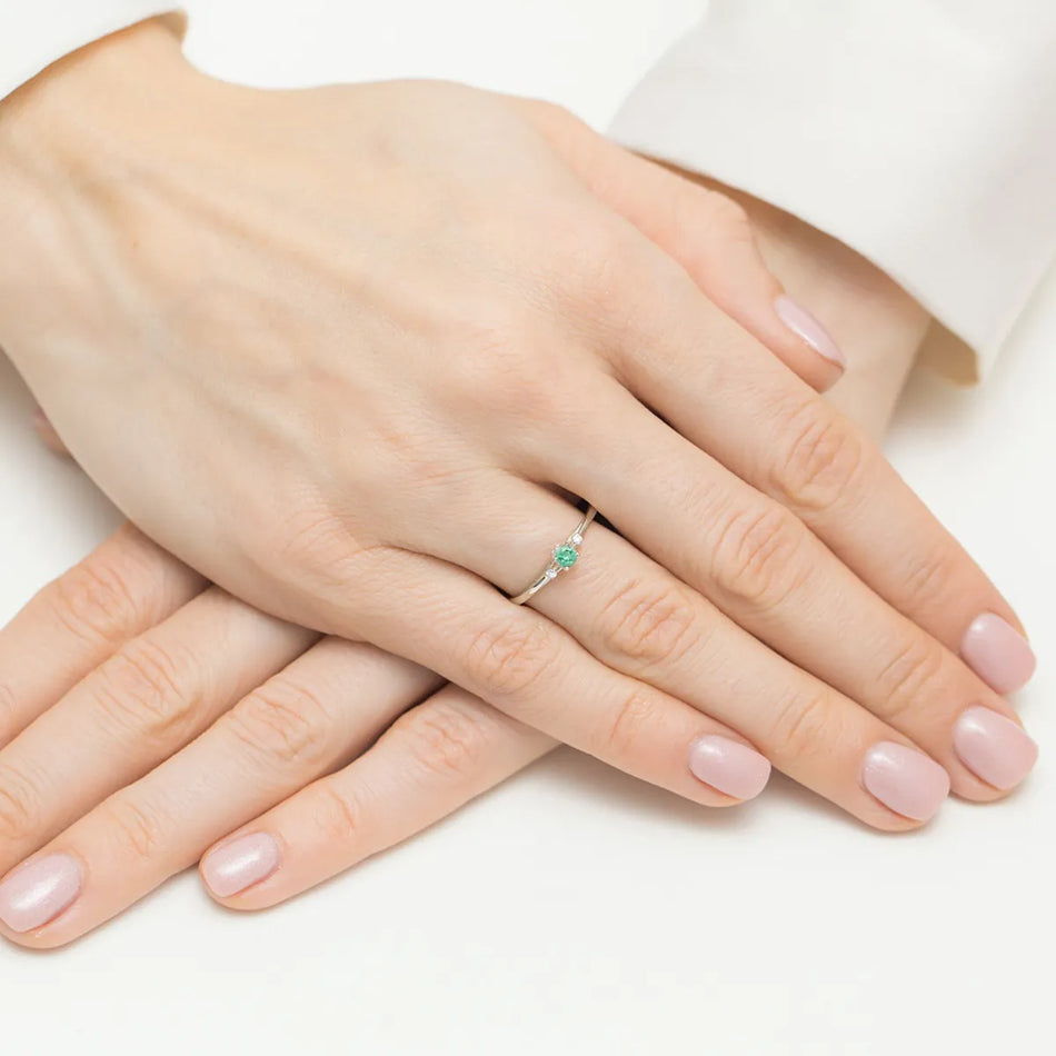 prsten-ze-zlata-s-0-15ct-smaragdem-a-0-046ct-diamanty-w0614-emg-01