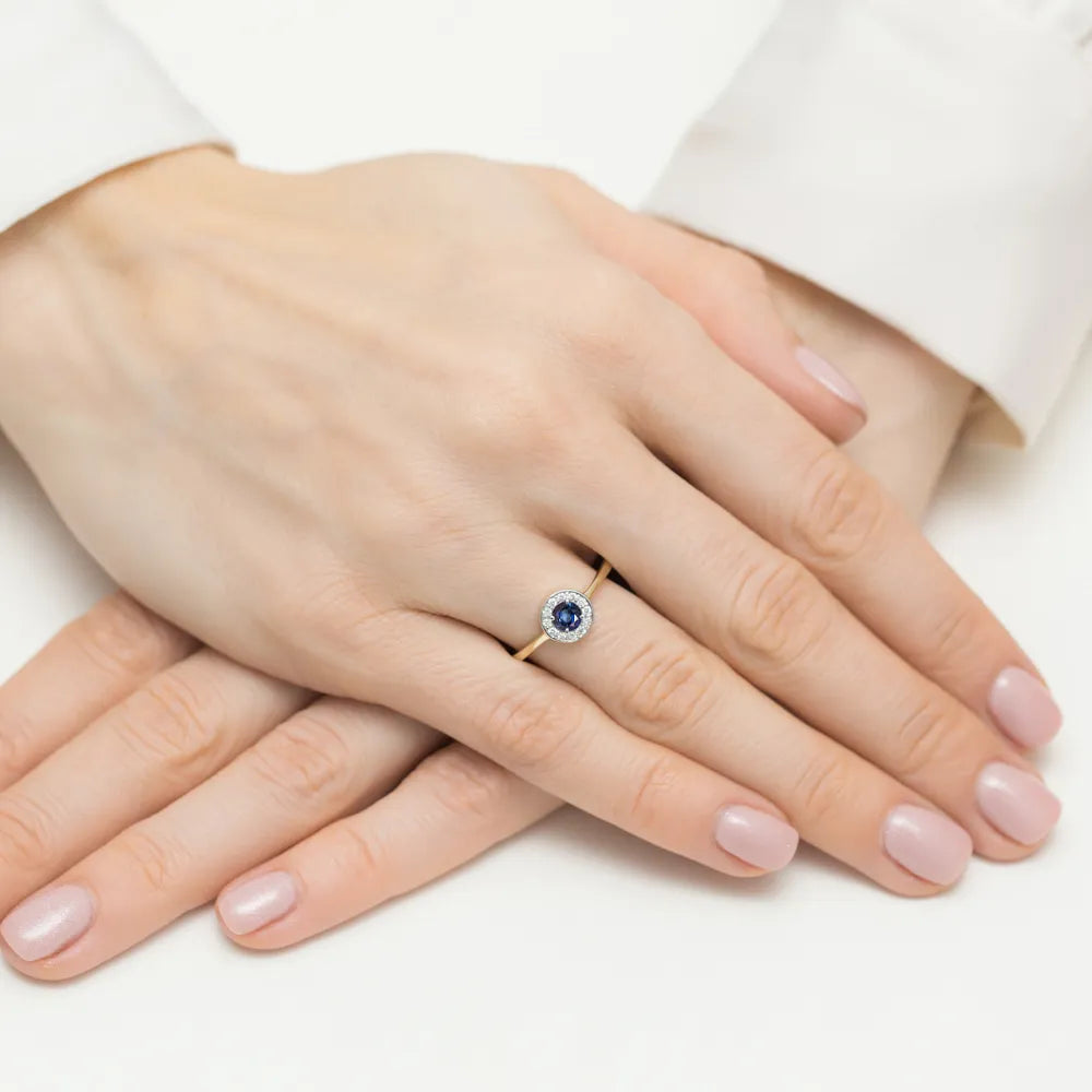 zlatý prsten s 0,30ct safírem a 0,103ct diamanty w0616-sab-01