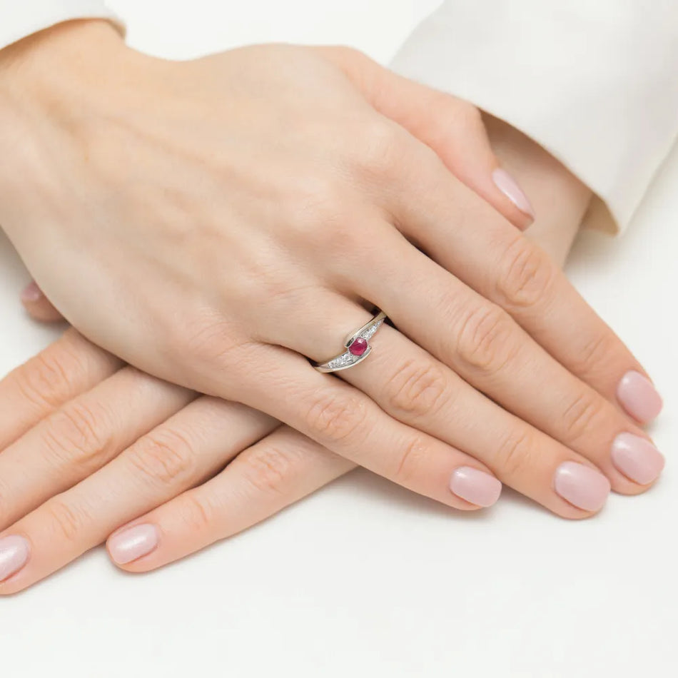 zlatý prsten s 0,30ct rubínem a 0,058ct diamanty w0618-rur-01