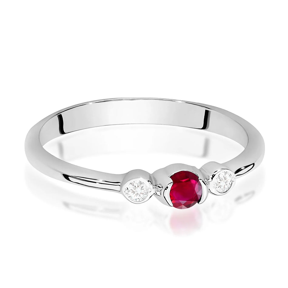 Prsten z bílého zlata s rubínem 0,15 ct a diamanty 0,06 ct