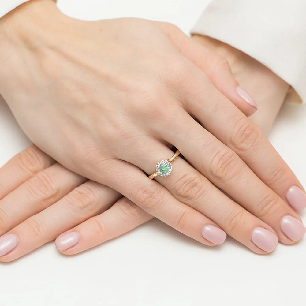 gold-ring-with-0-50ct-emerald-and-0-103ct-diamonds-w0622-emg-01