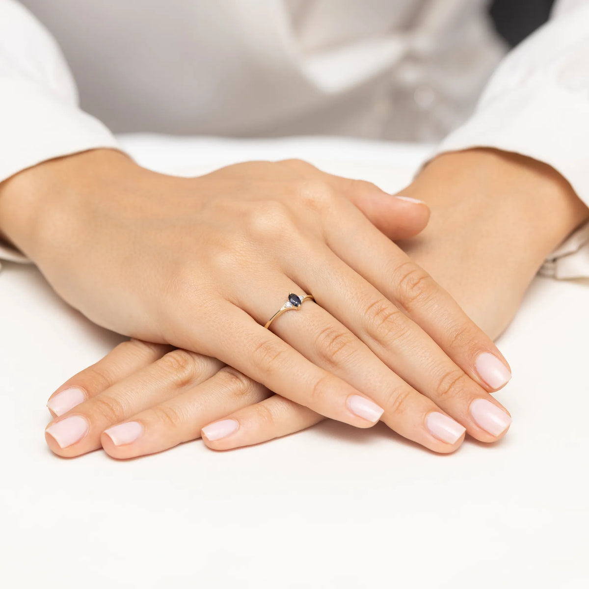 zlatý prsten s 0,30ct safírem a 0,04ct diamanty w0681-sab-01
