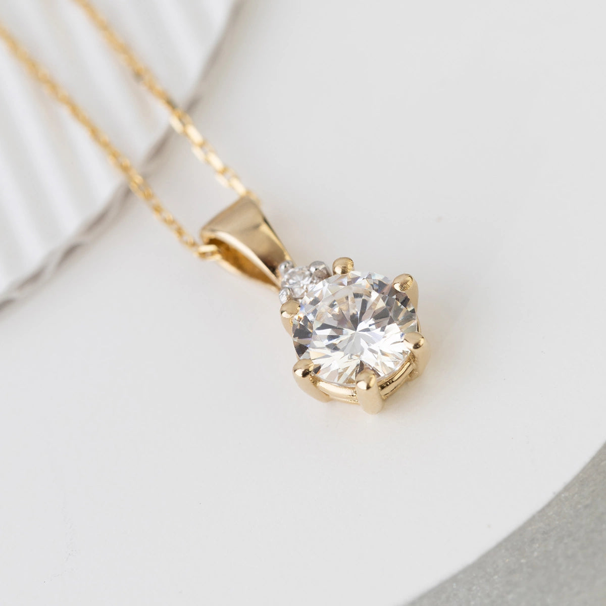 zlatý-přívěsek-s-0-50ct-laboratorním-diamantem-a-0-015ct-laboratorními-diamanty-z0076-ldw-01