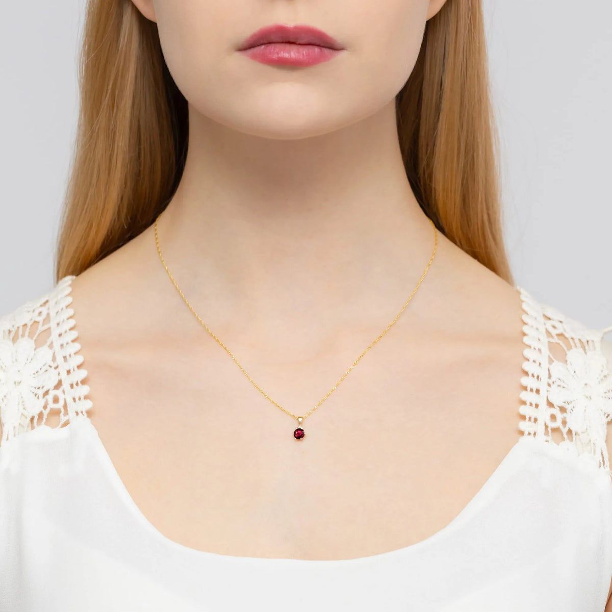 zlatý přívěsek s 0,60ct rubínem a 0,015ct diamanty z0076 rur 01