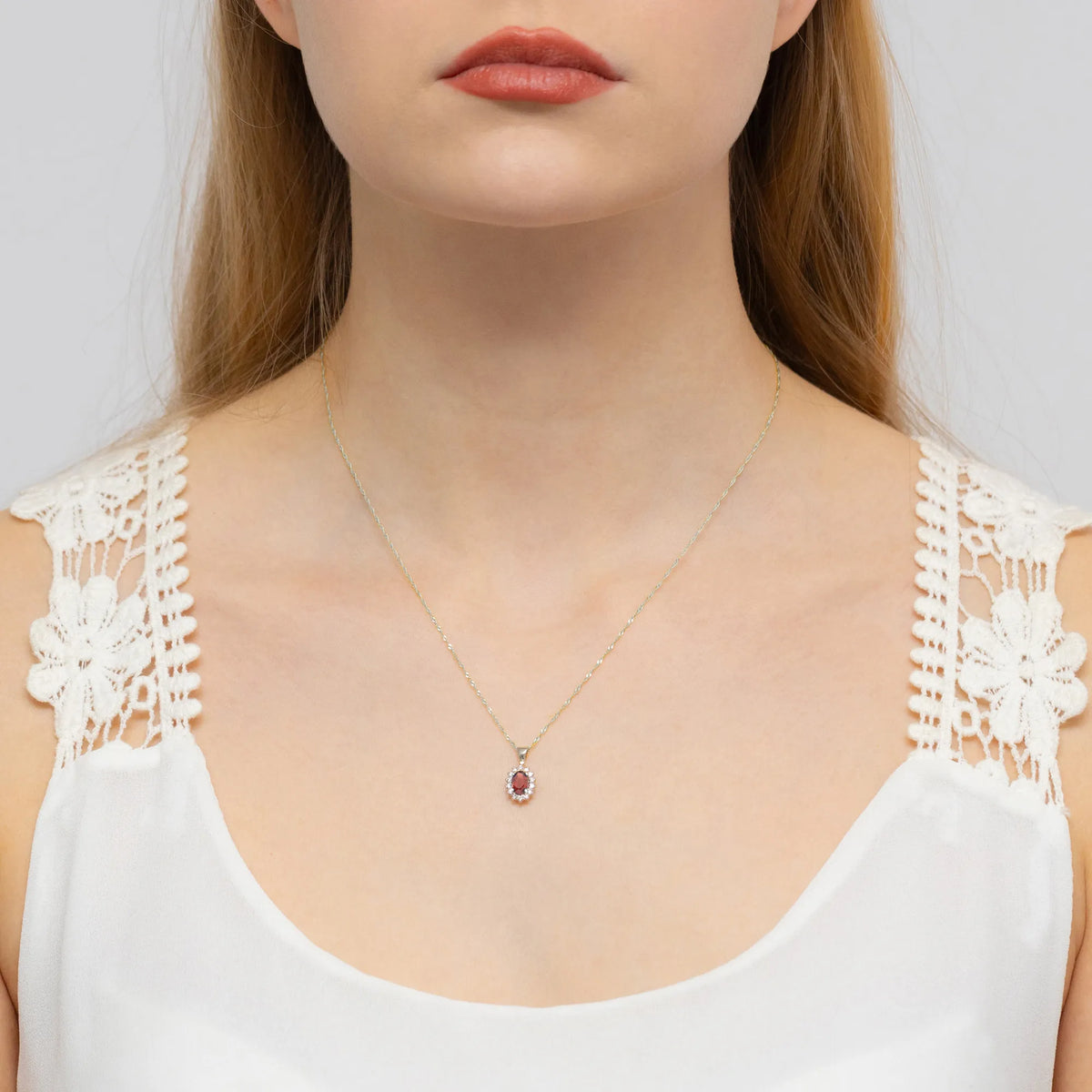 zlatý přívěsek s 0,50ct granátem a 0,12ct diamanty z0182-gar-01