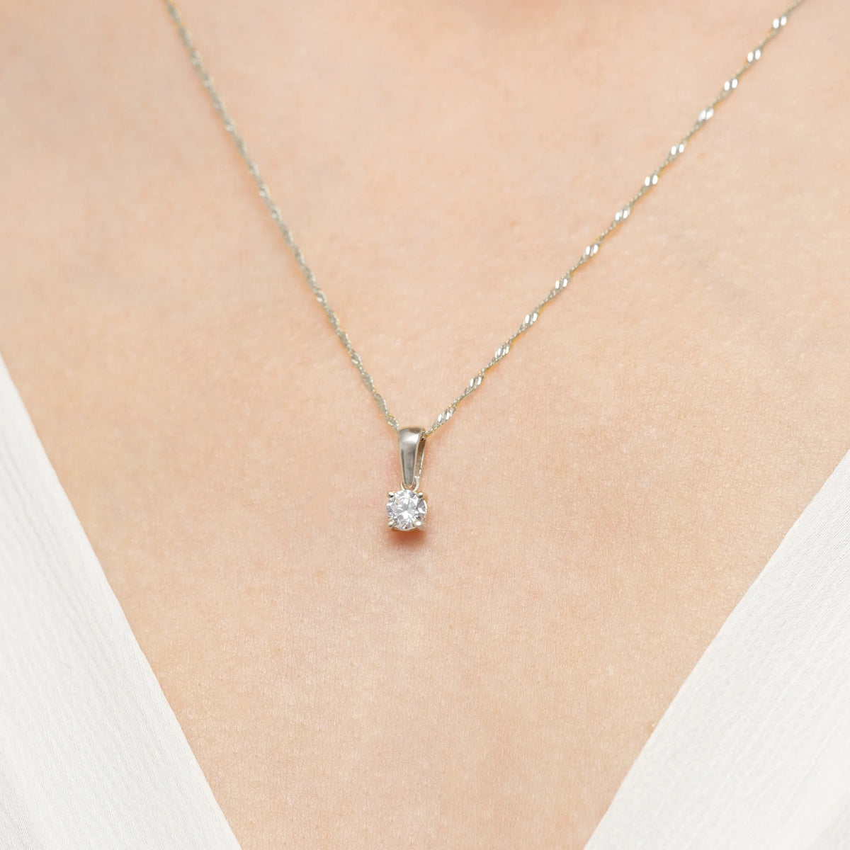 gold-pendant-with-lab-diamonds-z0576-ldw-01