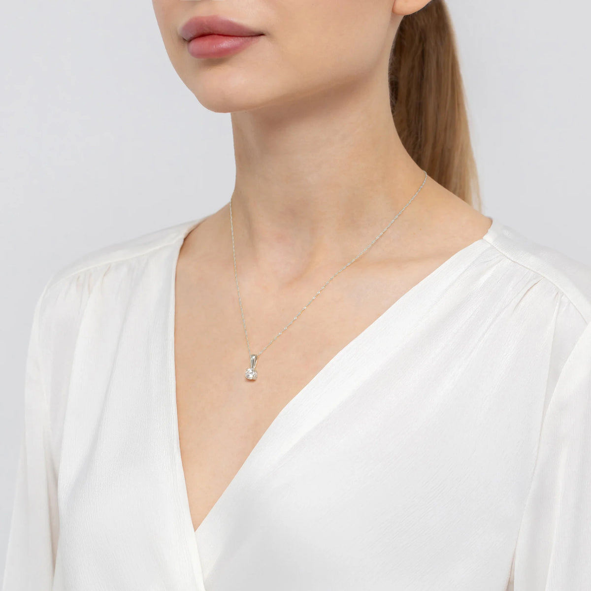 gold-pendant-with-lab-diamonds-z0576-ldw-04