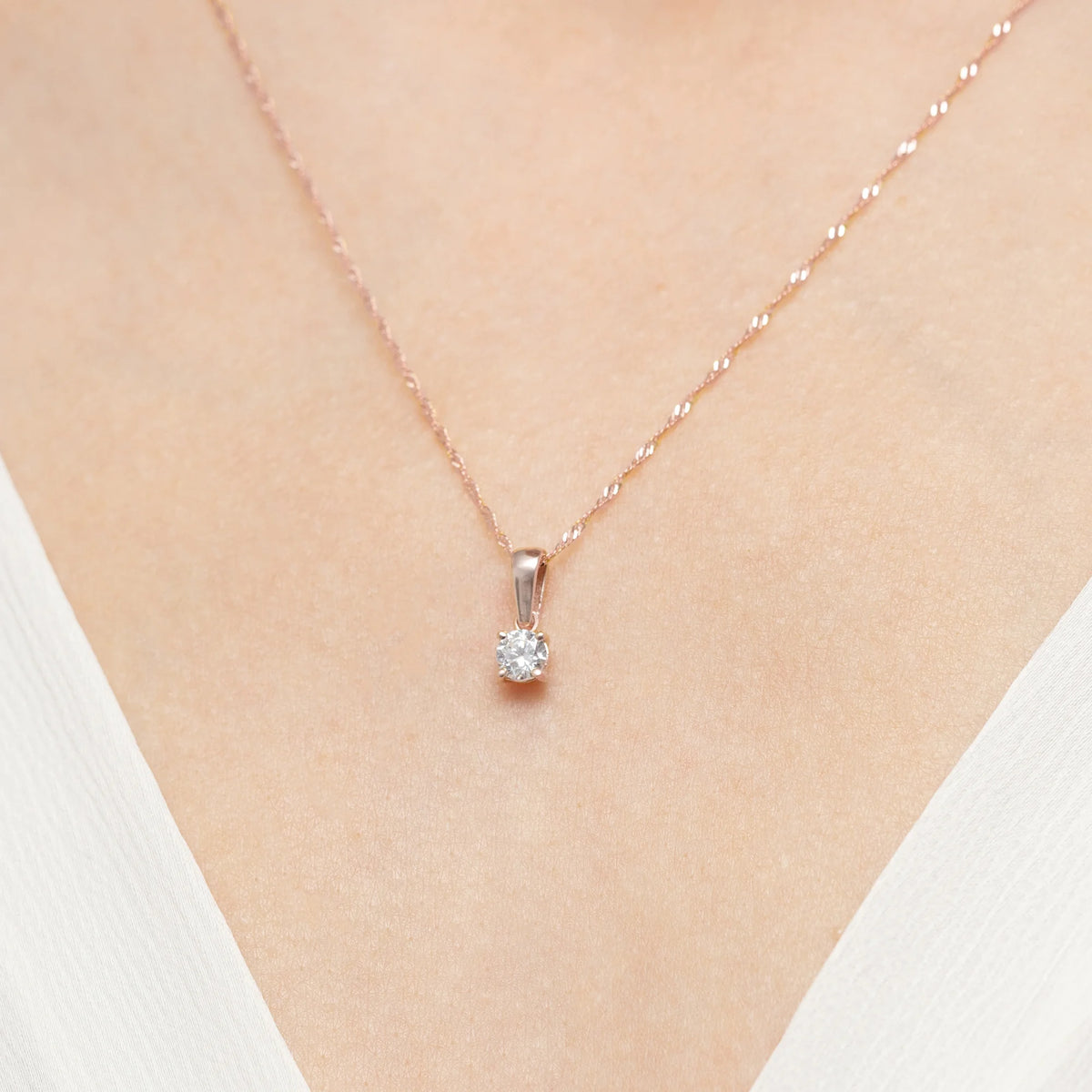 gold-pendant-with-lab-diamonds-z0576-ldw-01