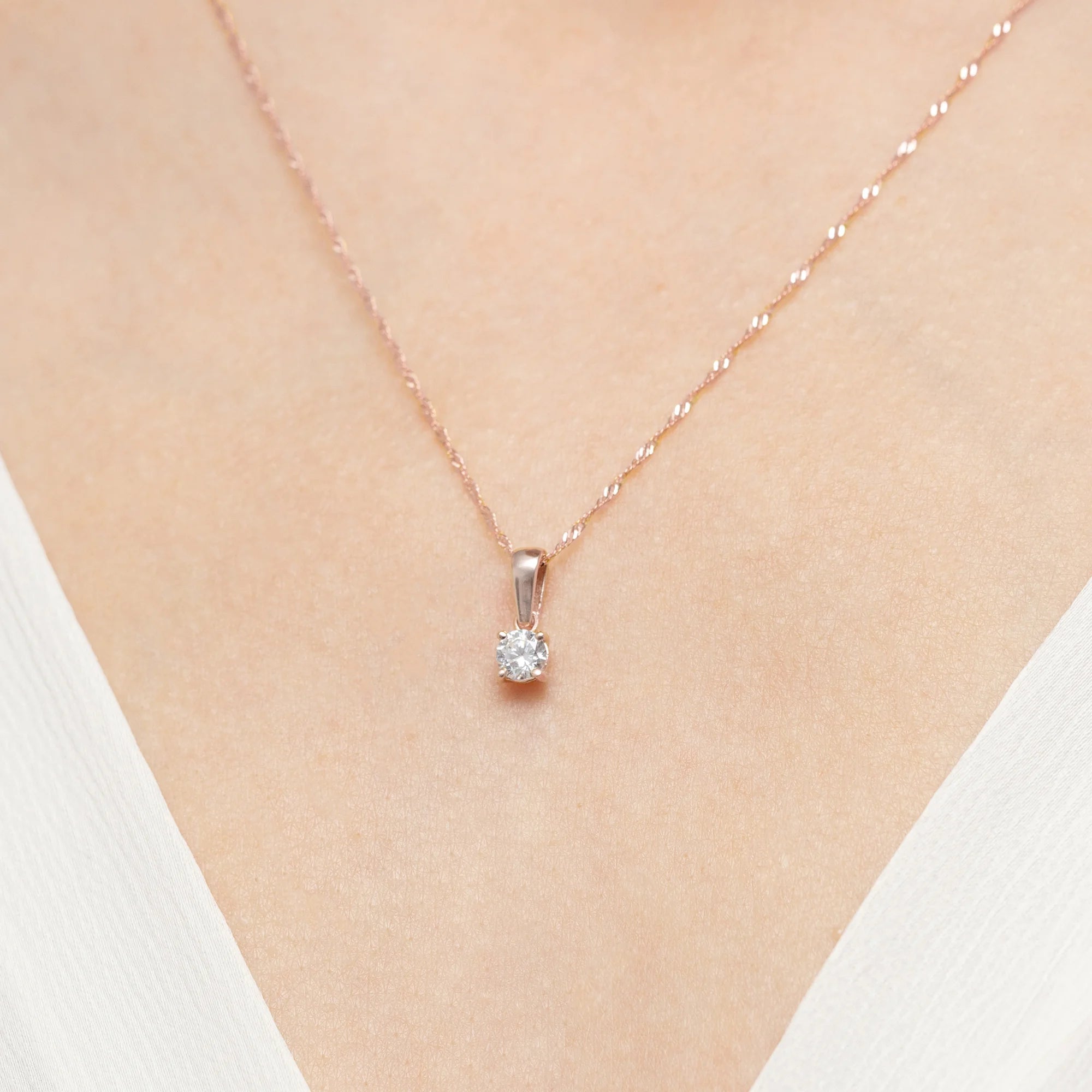 gold-pendant-with-lab-diamonds-z0576-ldw-01