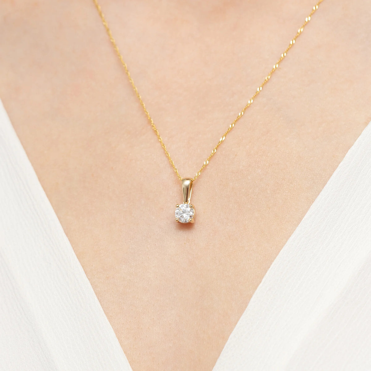 gold-pendant-with-lab-diamonds-z0576-ldw-04