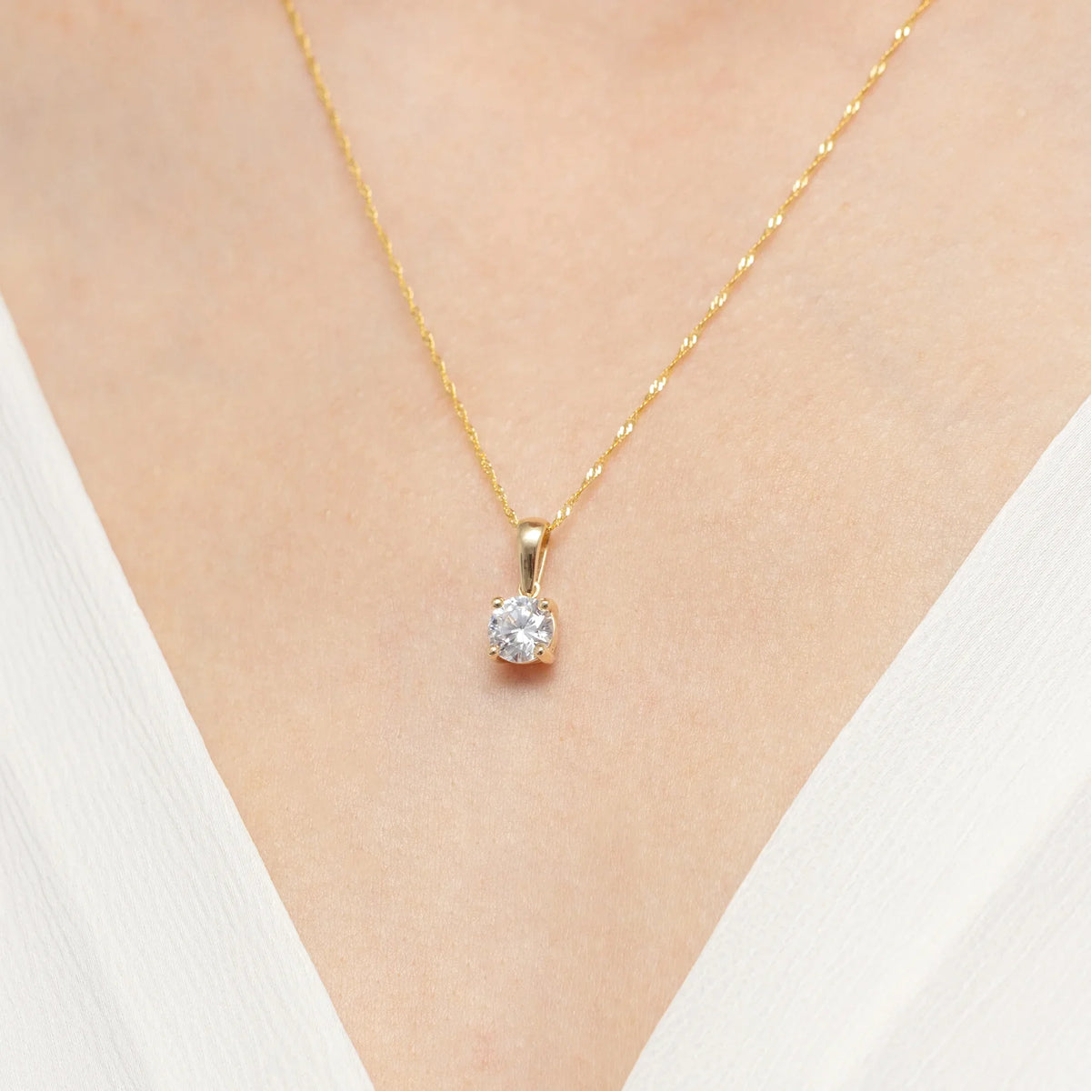 gold-pendant-with-lab-diamonds-z0576-ldw-05