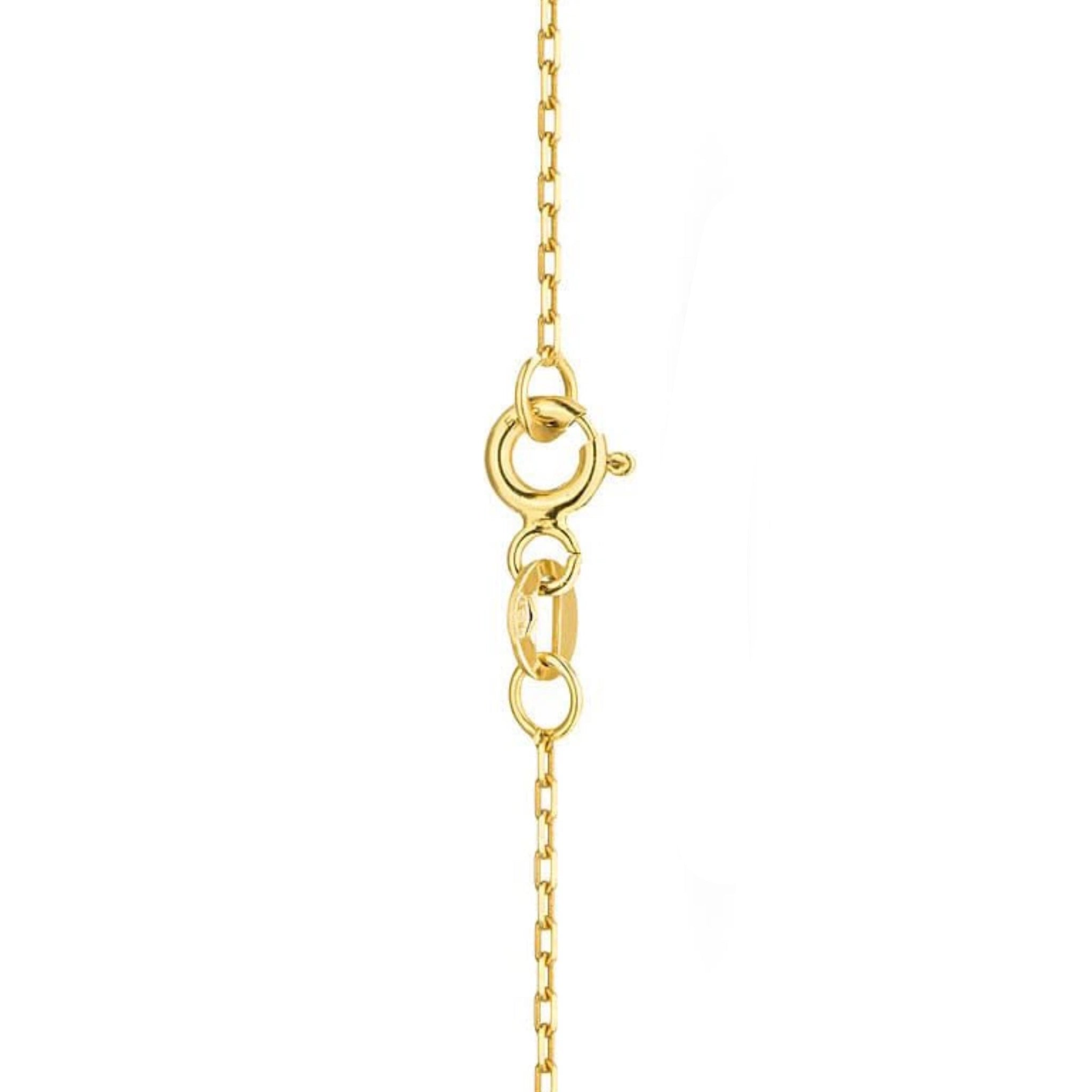 This 14-carat gold chain with a anchor weave is an exclusive accessory. Perfect for a gift.