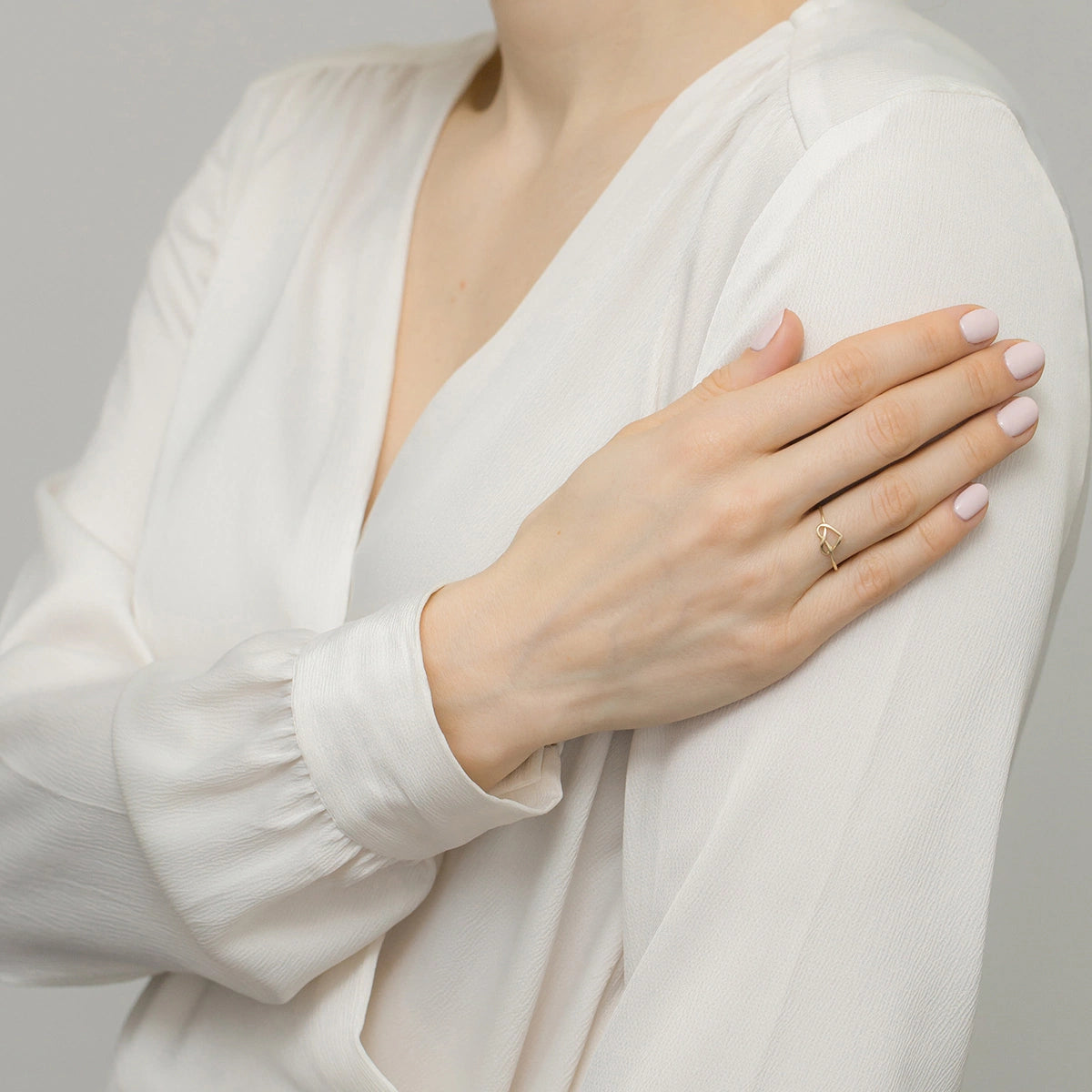 Prsten ve tvaru srdce ze 14karátového (585) zlata. Je zabalený v elegantní krabičce, která je ideální jako dárek.