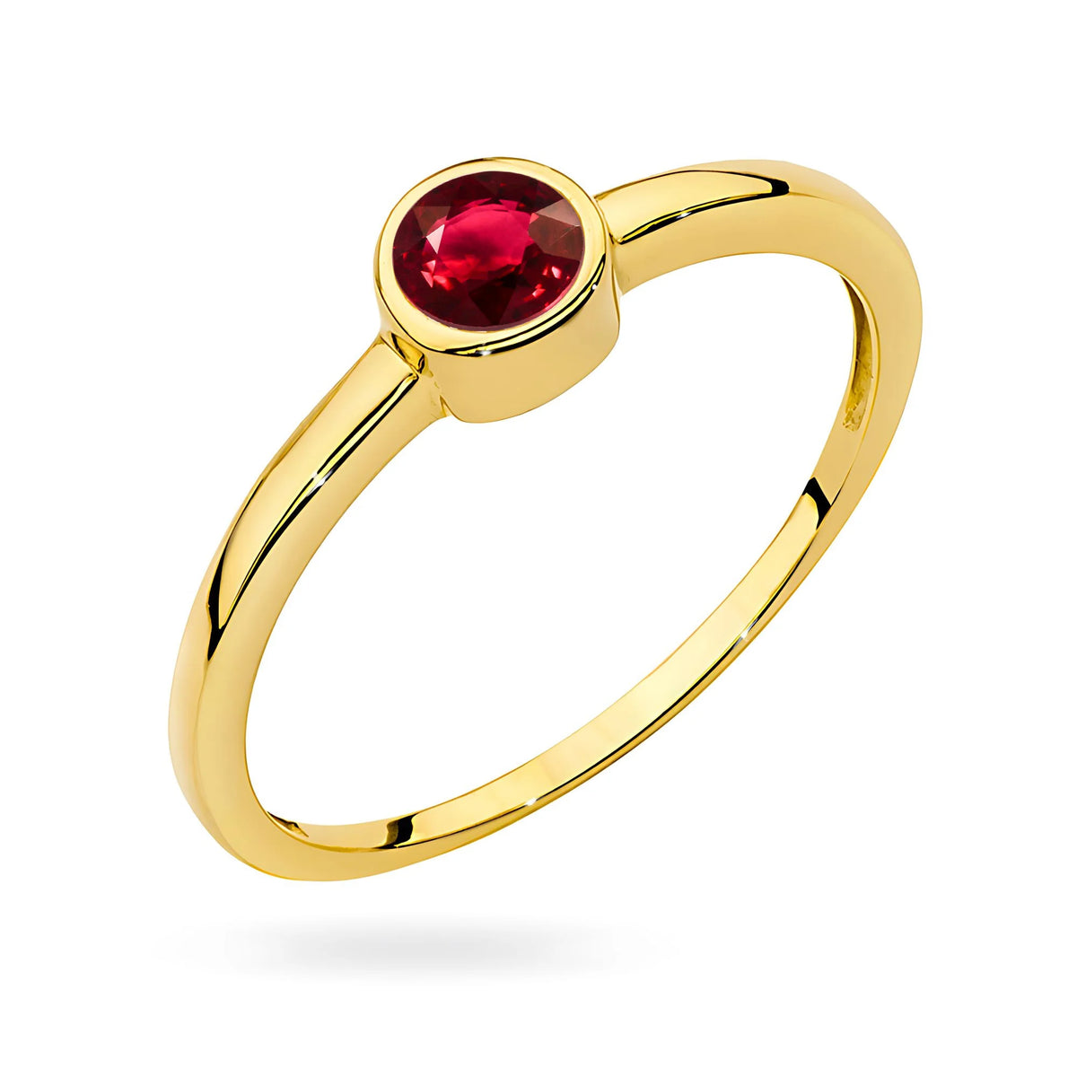 Zlatý prsten s rubínem o hmotnosti 0,30 ct. Tento drahokam spojuje eleganci, jemnost a trvanlivost. Tento prsten je ideální volbou pro zásnuby. Je to elegantní dárek.