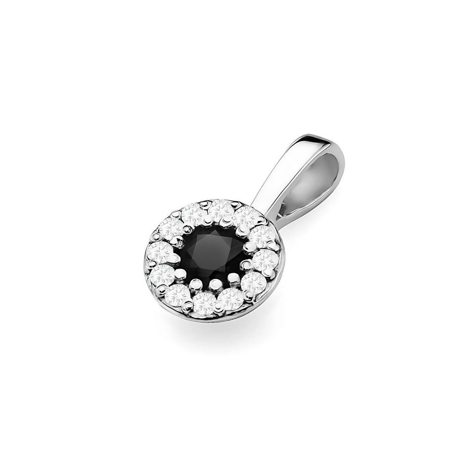 Přívěsek z bílého zlata se středovým černým diamantem a obklopený bílými diamanty.