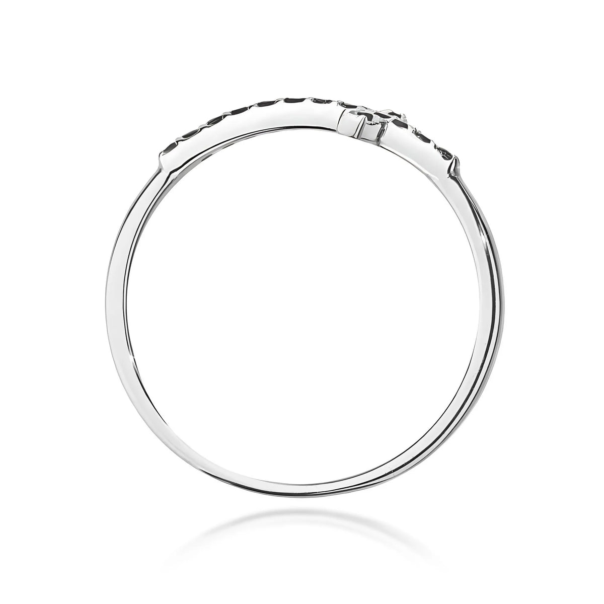 Prsten z bílého zlata s křížkem z černých diamantů o hmotnosti 0,09 ct