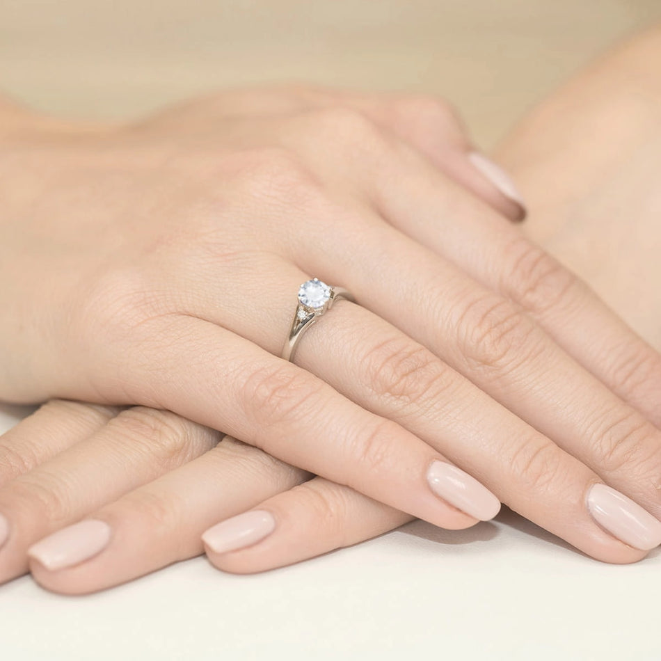 prsten-ze-zlata-s-laboratorně-vyrobenými-diamanty-0-50ct-a-0-029ct-w0076-ldw-01