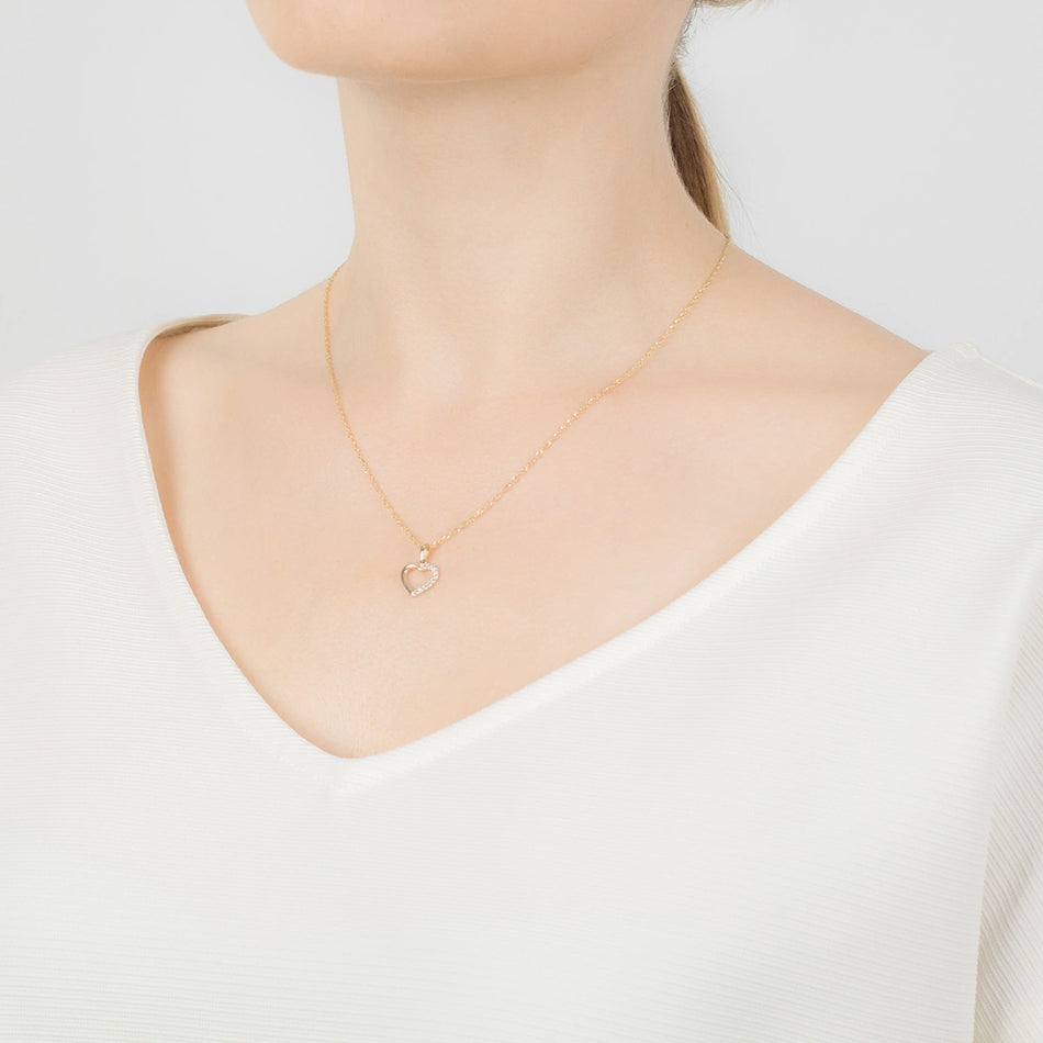 Zlatý náhrdelník se srdcovým přívěskem a kubickou zirkonií na řetízku Singapur